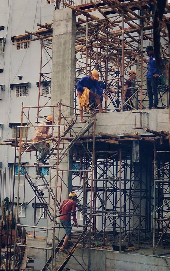 Equipo trabajando en obra COTXIA
